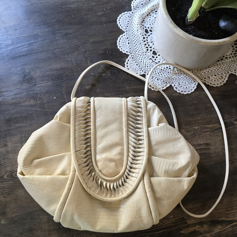 Vintage Clamshell Purse